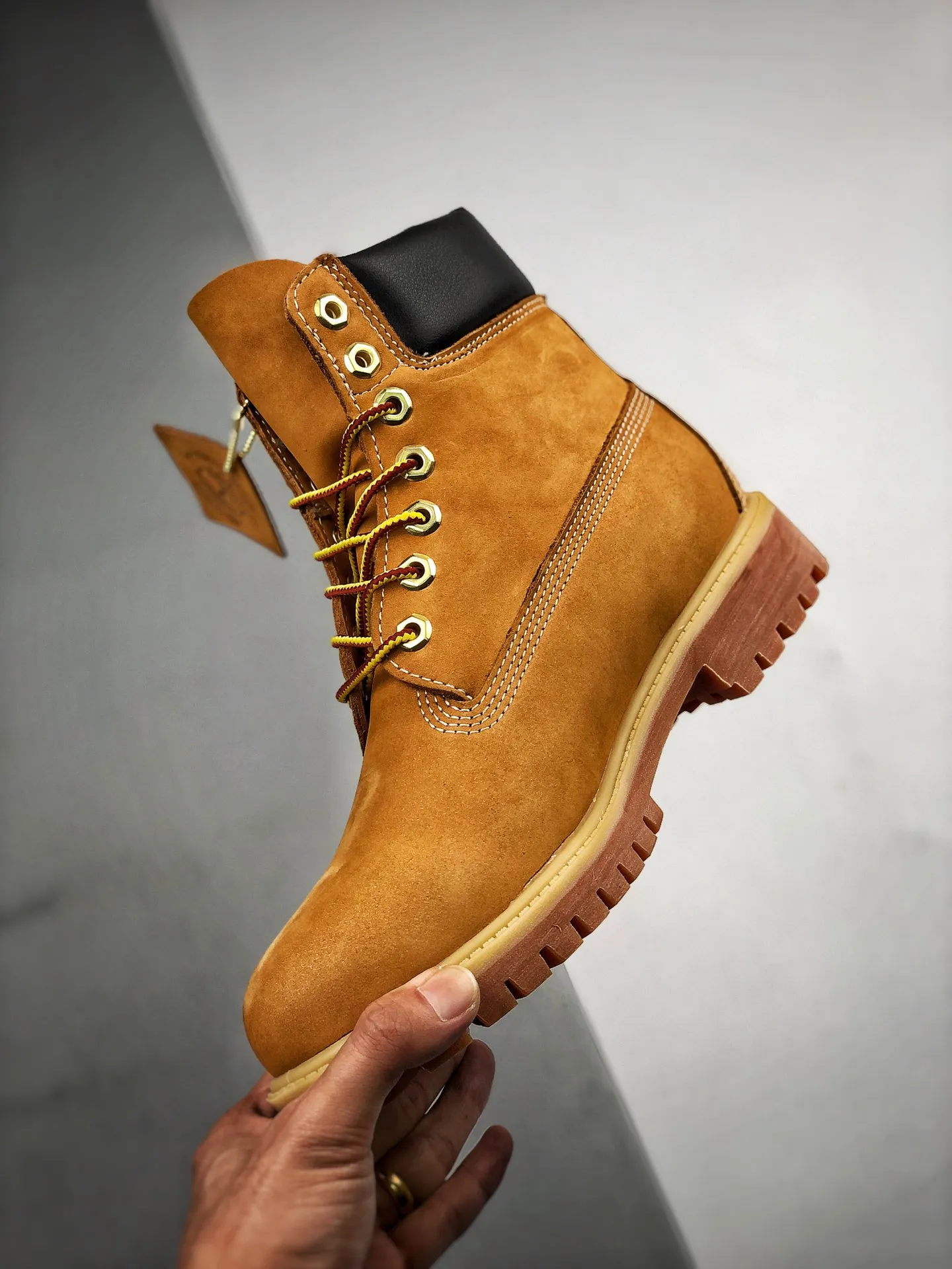 💰520 (cost-effective version) 2024 Timberland/Timberland Original hardware molded shoelace buckle Newly upgraded top-notch technology Zhongshan original factory OEM Original imported waterproof leather Pure rubber wear-resistant outsole Horizontal folding dynamic water-repellent Original consistent full frosted leather collar Full cow lining Brand new original packaging shoe box The market exclusively supplies Timberland's new version of Timberland's packaging boxes and accessories. The four-line computer stitching is made of imported first-layer nubuck leather to resist water splashing. Anti-fatigue shock-absorbing honeycomb PU insole. Lightweight anti-slip rubber foam combination sole. Timberland 6 Inch Leather Boots Timberland classic outdoor 6-inch rhubarb. Size: Female 35.5 36 37 37.5, 38 38.5 39 Men's Timberland classic outdoor 8-hole 39.5 40 41 41.5 42 43 44 45 (leather shoe size: one size larger than sports shoes!)